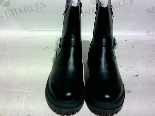 BOXED PAIR OF BOOTS (BLACK, WIDE FIT), SIZE 6 UK (39 EU)