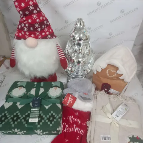 LOT OF 11 ASSORTED AS NEW SEASONAL HOMEWARE ITEMS TO INCLUDE THROWS, GONKS, DISCO GNOME AND GINGERHOUSE CUSHIONS