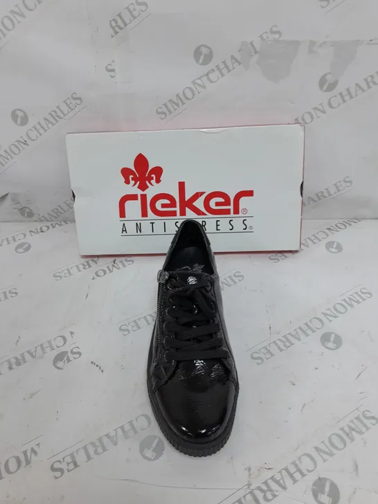 BOXED PAIR OF RIEKER TRAINERS WITH ZIP IN BLACK UK SIZE 6.5