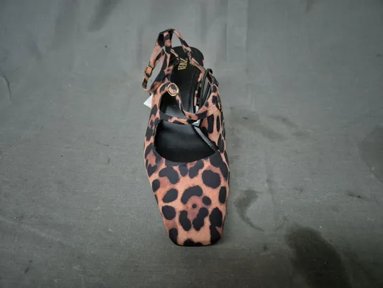 PAIR OF ZARA CLOSED TOE BLOCK HEEL SHOES IN LEOPARD PRINT UK SIZE 4