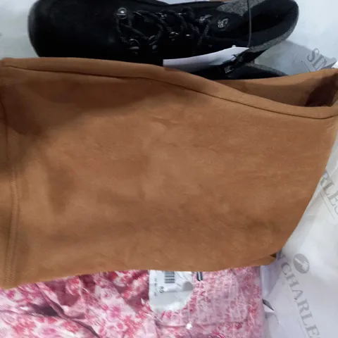 BOX OF ASSORTED CLOTHING ITEMS TO INCLUDE - BOOTS - LEGGINGS AND JUMPERS 