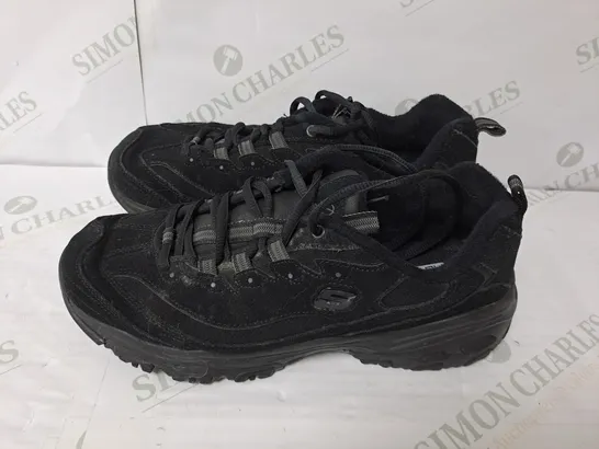 BOXED SKETCHERS D LITES LACE TRAINER IN BLACK SIZE 7