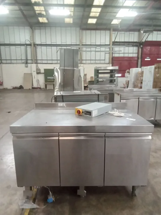 COMMERCIAL FOOD PREP STATION WITH UNDERCOUNTER FRIDGES