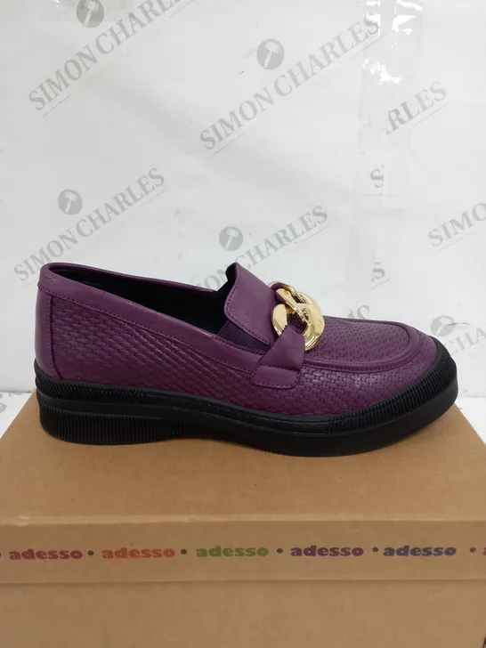 BOXED ADESSO PURPLE LEATHER LOW SHOES - SIZE 7