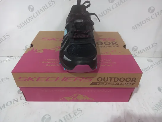 BOXED PAIR OF SKECHERS MEMORY FOAM TRAIL SHOES IN BLACK SIZE 6