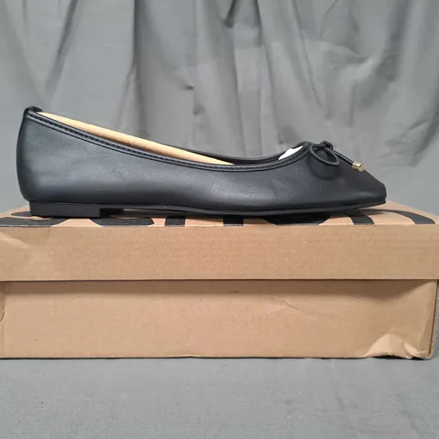 BOXED PAIR OF SCHUH SLIP-ON FLAT SHOES IN BLACK SIZE 4