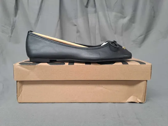 BOXED PAIR OF SCHUH SLIP-ON FLAT SHOES IN BLACK SIZE 4