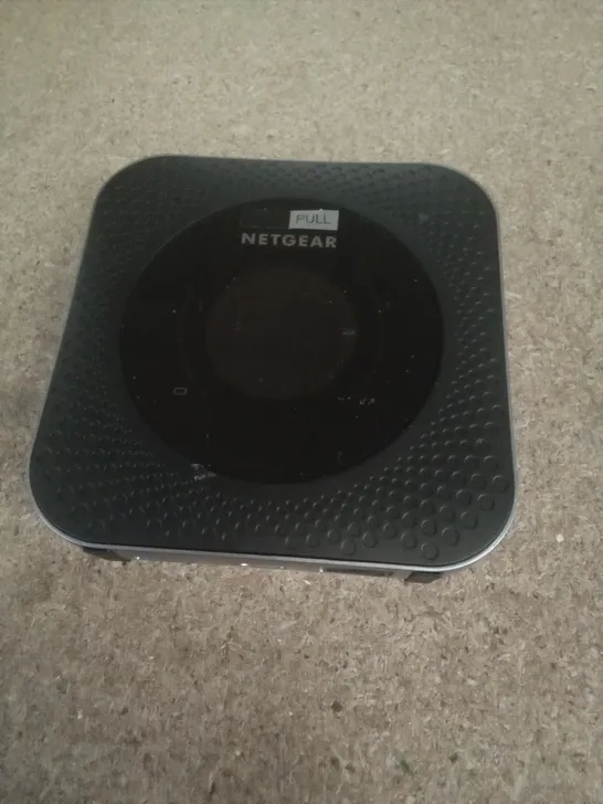 NETGEAR NIGHTHAWK M1 GIGABIT LTE MOBILE ROUTER  