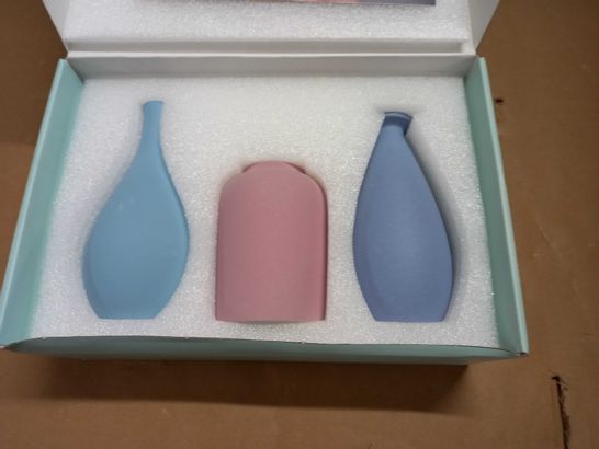 BOXED SET OF 3 PASTEL COLOURED VASES