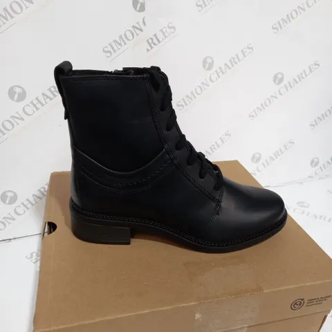 BOXED PAIR OF CLARKS BOOTS IN BLACK LEATHER - SIZE 6