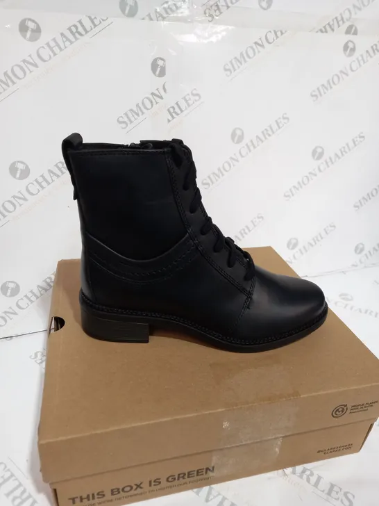 BOXED PAIR OF CLARKS BOOTS IN BLACK LEATHER - SIZE 6