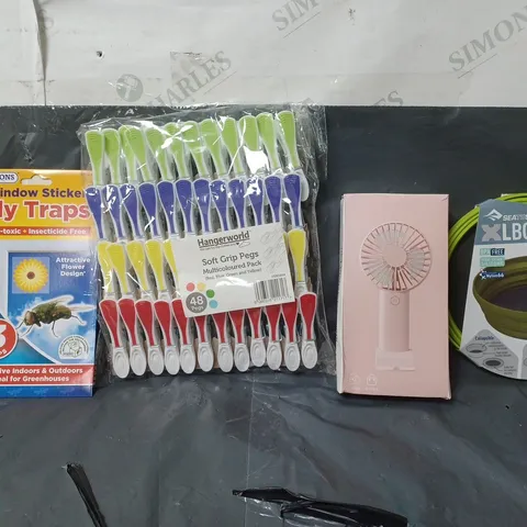 BOX OF APPROXIMATELY 15 ASSORTED ITEMS TO INCLUDE - SEATOSUMMIT XL BOWL, PORTABLE FAN , HANGERWORLD SOFT GRIP PEGS ETC