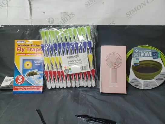 BOX OF APPROXIMATELY 15 ASSORTED ITEMS TO INCLUDE - SEATOSUMMIT XL BOWL, PORTABLE FAN , HANGERWORLD SOFT GRIP PEGS ETC