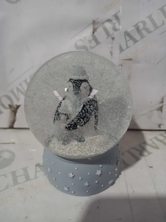 SASS & BELLE MUM & BABY PENGUIN SNOW GLOBE