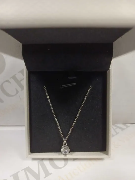 DESIGNER NECKLACE WITH SILVER CHAIN WITH CASE 