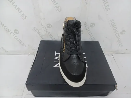 BOXED PAIR OF NATURALIZER HI TOP TRAINERS IN BLACK SIZE 6.5 