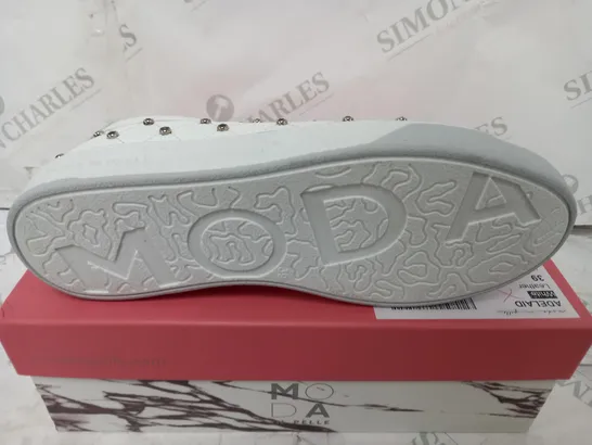 BOXED MODA SIZE 39 WHITE LEATHER ADELAID LACE UP QUILTED TRAINERS 