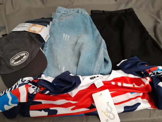 BOX OF APPROXIMATELY 20 ASSORTED CLOTHING ITEMS TO INCLUDE - JEANS , TRUNKS , HAT ETC