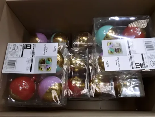 BOX CONTAINING APPROXIMATELY 9 BRAND NEW BOXED GLASS BAUBLE 4PKS