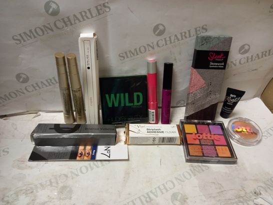 LOT OF APPROX 12 ASSORTED COSMETIC ITEMS TO INCLUDE WILD PYTHON EYESHADOW PALETTE, NO7 INTENSE VOLUME MASCARA, BENEFIT MAKEUP REMOVER, ETC