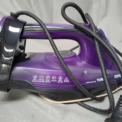 BOXED TOWER 2-IN-1 CORD/CORDLESS STEAM IRON