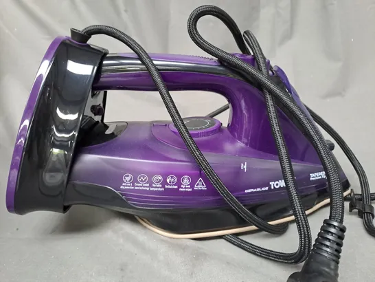 BOXED TOWER 2-IN-1 CORD/CORDLESS STEAM IRON