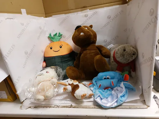 LOT OF MANY TEDDYS AND TOYS TO INCLUDE KEVIN THE CARROT, REVERSABLE OCOTPUS, AND GREMLINS PLUSH ETC. 