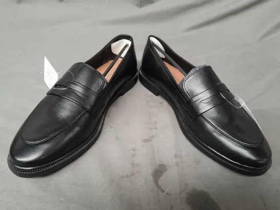 BOXED PAIR OF JD WILLIAMS LOAFERS IN BLACK UK SIZE 7