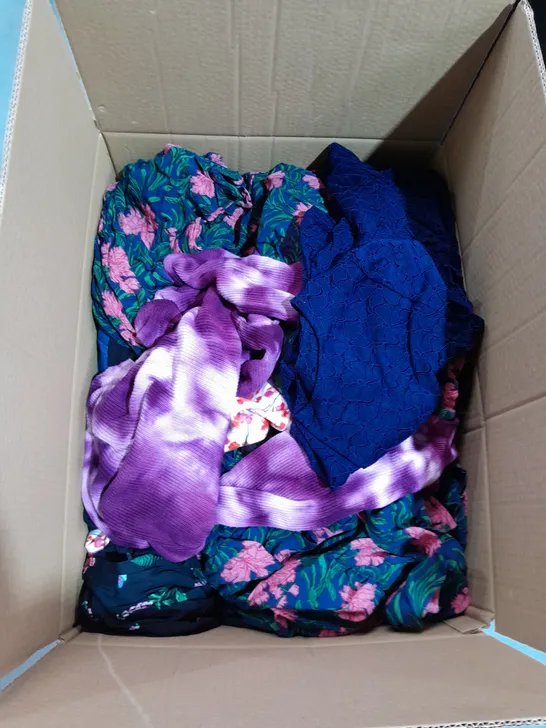 LARGE BOX OF ASSORTED CLOTHING ITEMS ALL IN DIFFRENT COLOURS AND SIZES 