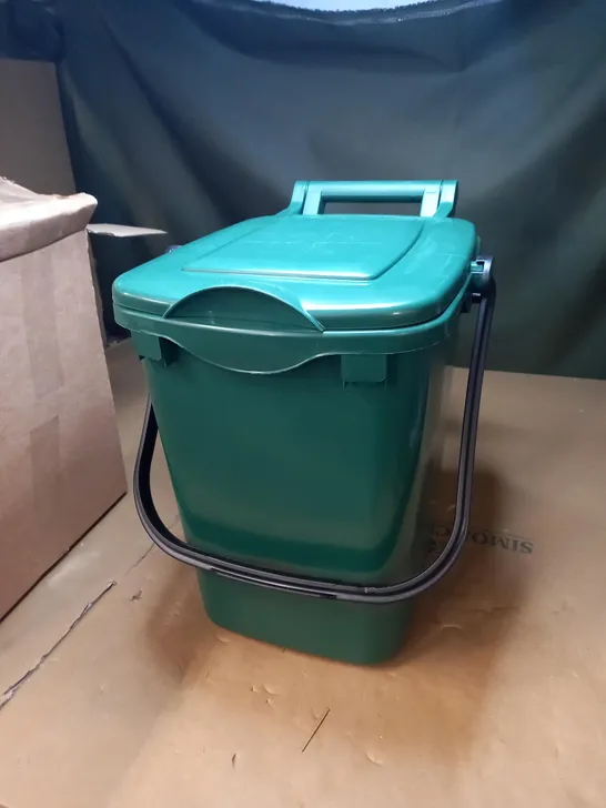 STRAIGHT GREEN KITCHEN FOOD WASTE CADDY