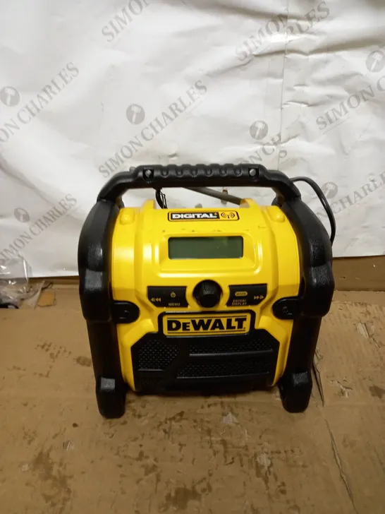 DEWALT DCR020-GB XR COMPACT FM/DAB+ RADIO