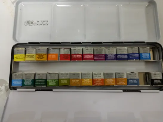 WINSOR & NEWTON PROFESSIONAL WATER COLOUR BOX