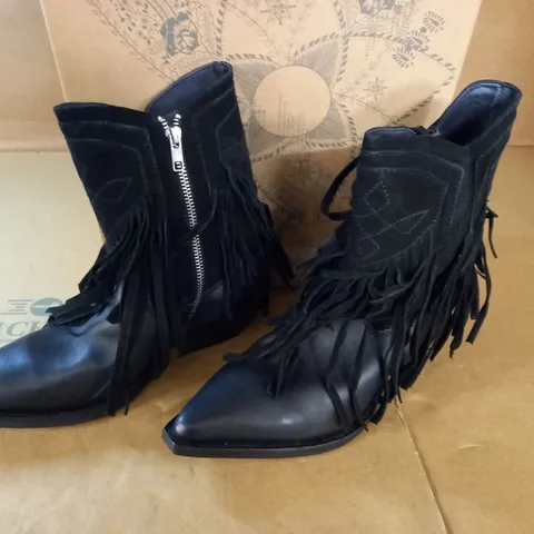 PAIR OF FREE PEOPLE LAWLESS FRINGE WESTERN BOOTS IN BLACK - 38