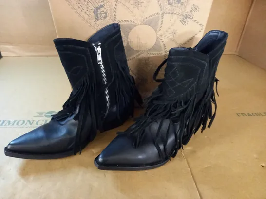 PAIR OF FREE PEOPLE LAWLESS FRINGE WESTERN BOOTS IN BLACK - 38