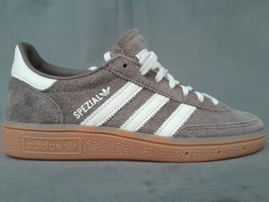 BOXED PAIR OF ADIDAS HANDBALL SPEZIAL SHOES IN TAUPE UK SIZE 4