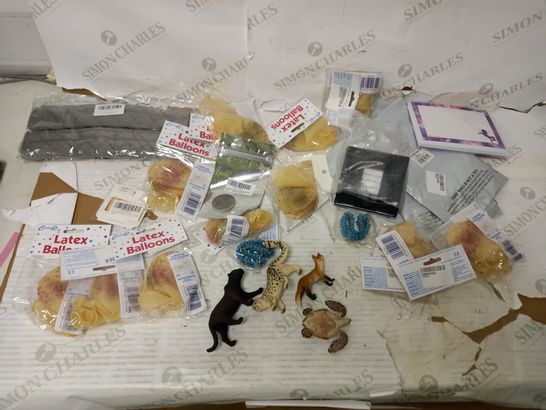 BOX OF APPROX 25 ASSORTED ITEMS TO INCLUDE PLASTIC ANIMALS, LATEX BALLOONS, 3M CURTAIN WIRE