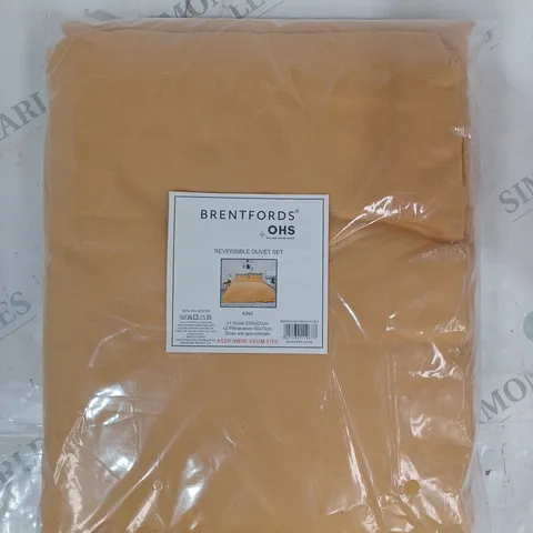 BRENTFORD REVERSIBLE DUVET SET IN YELLOW - KING SIZE