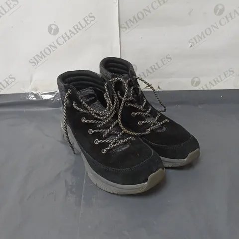 SKECHERS SMOOCH LACE UP BLACK BOOTS SIZE 6