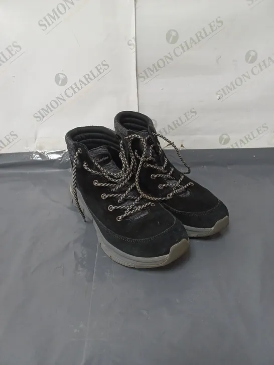 SKECHERS SMOOCH LACE UP BLACK BOOTS SIZE 6