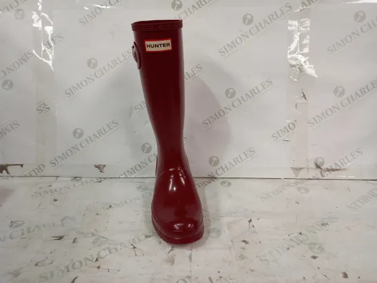 BOXED PAIR OF HUNTER KIDS WELLINGTON BOOTS IN GLOSSY RED UK SIZE 4