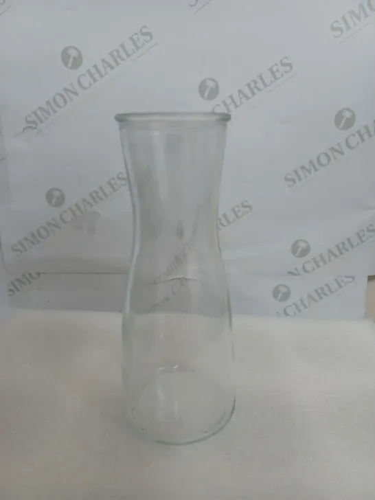 BOX OF 16 GLASS SEAM BUD VASE 