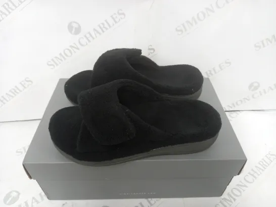 BOXED VIONIC FLUFF SLIPPER BLACKI SIZE 3