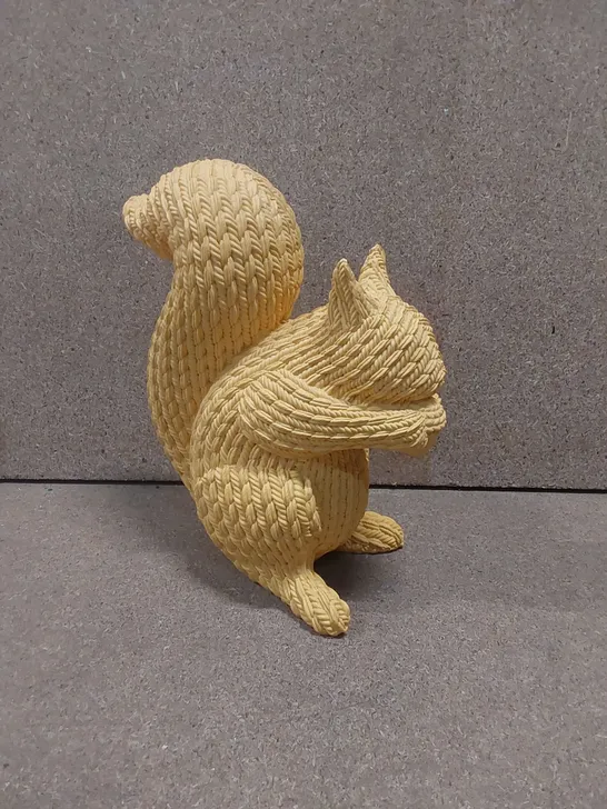 RESIN KNIT SQUIRREL 