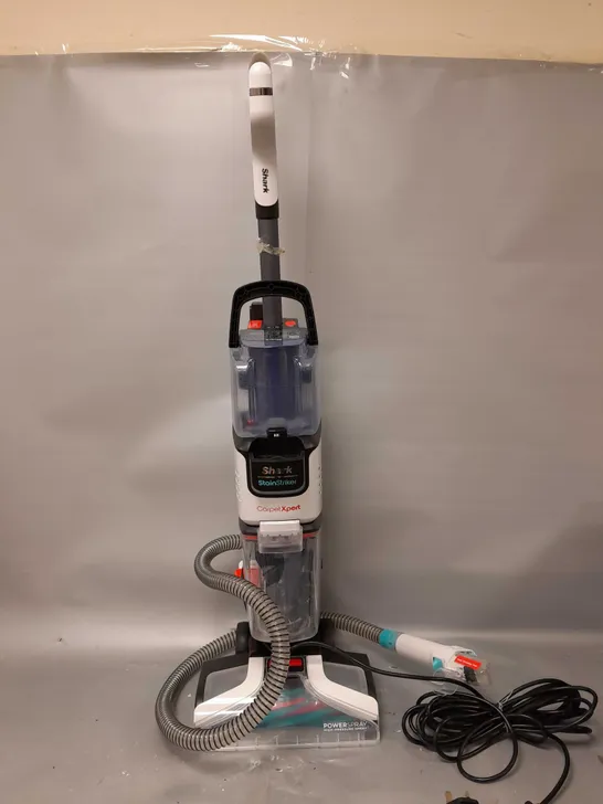 BOXED SHARK CARPET XPERT DEEP CARPET CLEANER & BUILT IN STAIN STRIKER EX200UK 