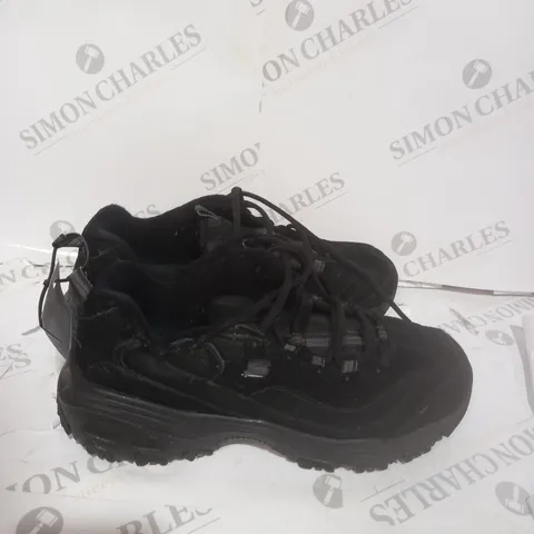 BOXED SKETCHERS D LITES LACE TRAINER IN BLACK SIZE 7