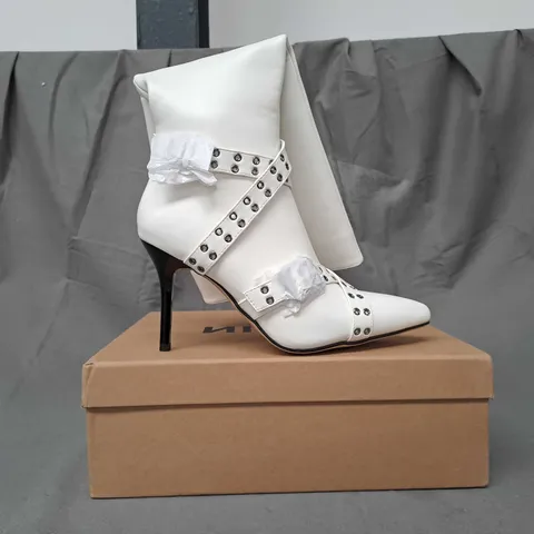 BOXED PAIR OF NIIHAI HEELED KNEE-HIGH BOOTS IN WHITE EU SIZE 36