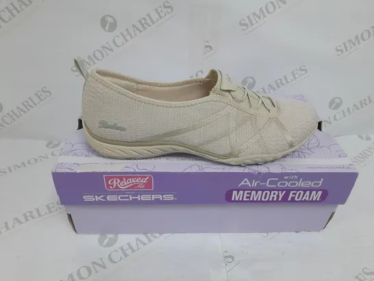 SKETCHERS RELAXED FIT NATURAL SIZE UK 6