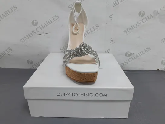 BOXED PAIR OF QUIZ OPEN TOE HIGH WEDGE SANDALS IN WHITE W. JEWEL EFFECT SIZE 7