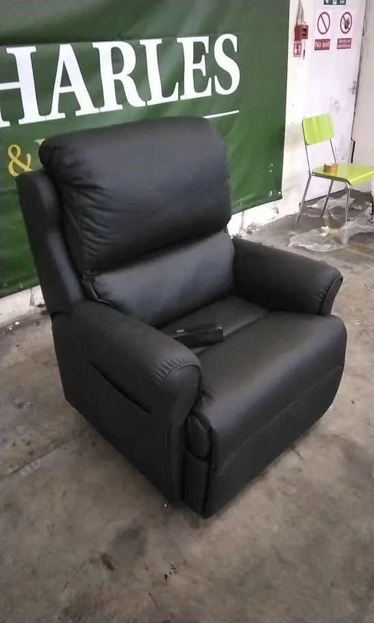 QUALITY BRITISH DESIGNED & MANUFACTURED G PLAN NEWMARKET LARGE DUAL ELEVATE CAMBRIDGE BLACK LEATHER ARMCHAIR