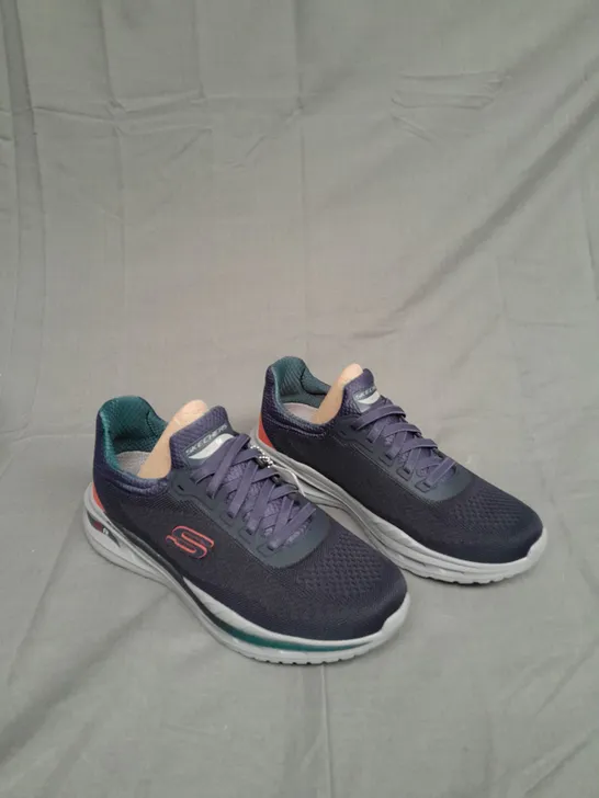 BOXED PAIR OF SKETCHERS ARCH FIT ORVAN-TRAYVER DARK/NAVY SIZE UK 9 